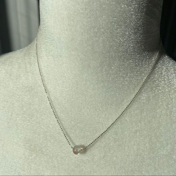 🍭6/$30 Reflective bead necklace - Picture 2 of 6